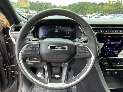 Used 2025 Jeep Grand Cherokee Laredo X w/ Luxury Tech Group I AWD/4WD image 27