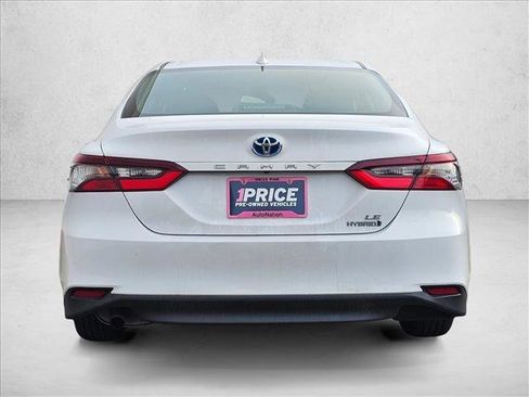 Used 2022 Toyota Camry LE image 4