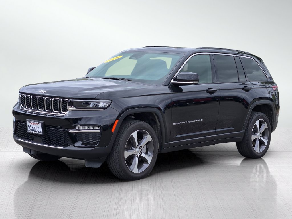 Used 2025 Jeep Grand Cherokee Limited w/ Trailer Tow Package AWD/4WD image 8