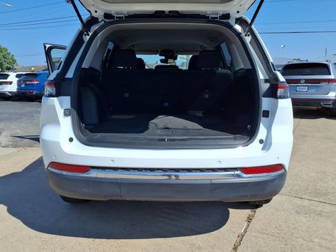 Used 2023 Jeep Grand Cherokee Laredo RWD image 19