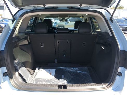 New 2026 Volkswagen Taos SE image 9