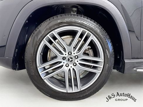 Used 2025 Mercedes-Benz GLS 450 4MATIC image 40