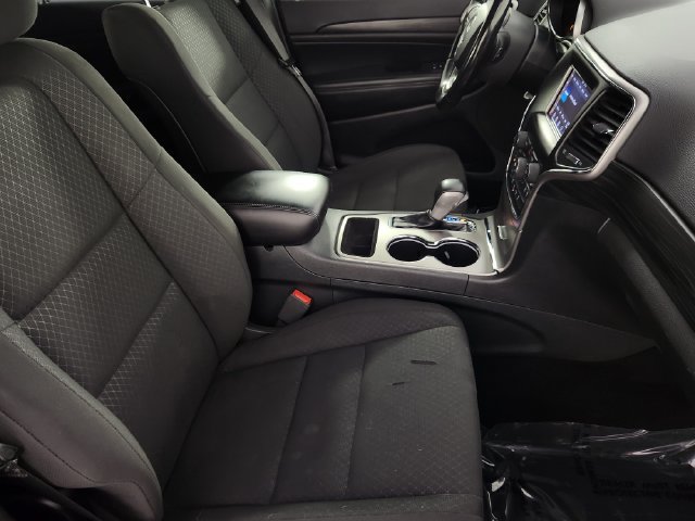 Used 2020 Jeep Grand Cherokee Laredo AWD/4WD image 16