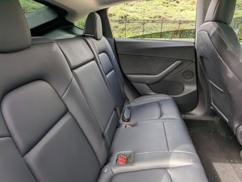 Used 2021 Tesla Model Y Long Range image 20