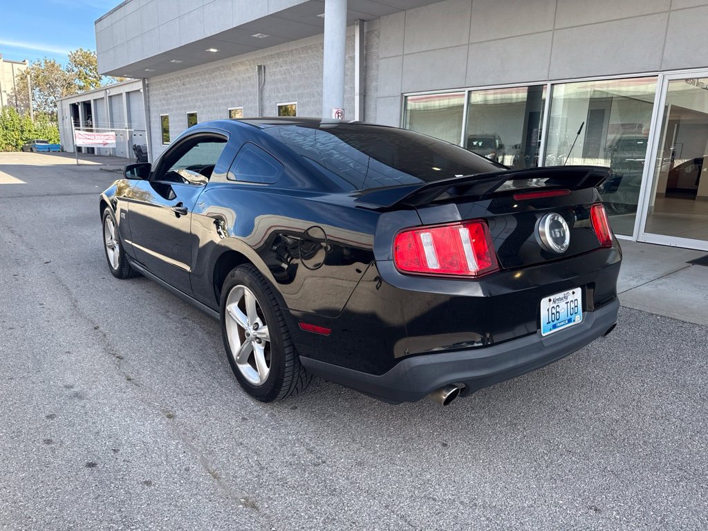 Used 2010 Ford Mustang GT RWD image 4