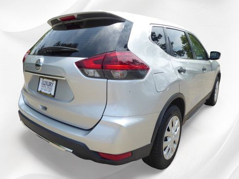 Used 2020 Nissan Rogue S image 10