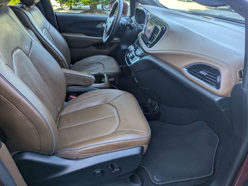 Used 2020 Chrysler Pacifica Limited w/ Advanced Safetytec Group image 29