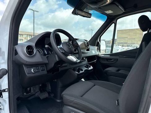 Used 2025 Mercedes-Benz Sprinter 2500 image 22