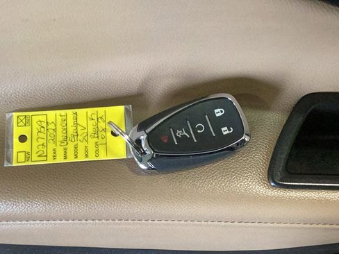 Used 2023 Chevrolet Equinox Premier image 11