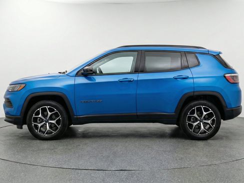 Used 2025 Jeep Compass Limited AWD/4WD image 5