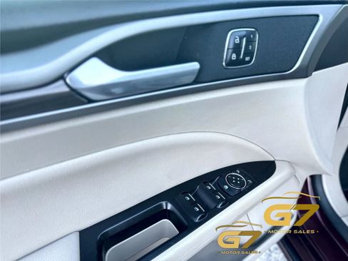 Used 2017 Ford Fusion SE w/ Fusion SE Technology Package FWD image 9