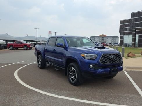 Used 2023 Toyota Tacoma TRD Sport w/ Technology Package AWD/4WD image 4