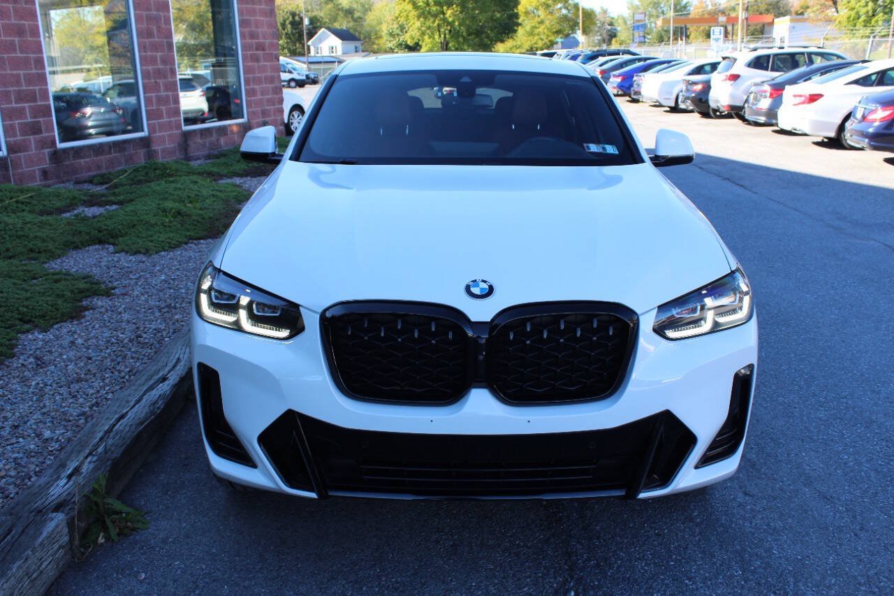 Used 2024 BMW X4 xDrive30i w/ Premium Package AWD/4WD image 4