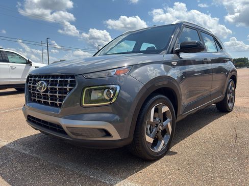 Certified 2026 Hyundai Venue SEL FWD image 9