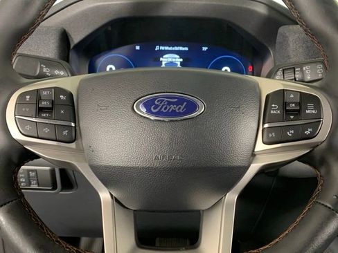 Used 2025 Ford Explorer Active image 30