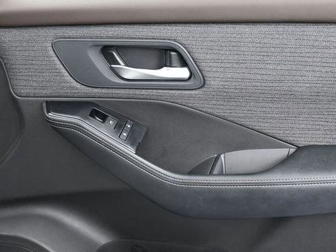 Used 2023 Nissan Rogue SV image 33