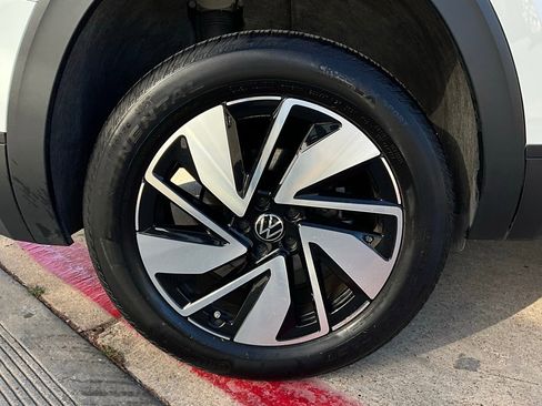 Used 2025 Volkswagen Atlas SE image 9