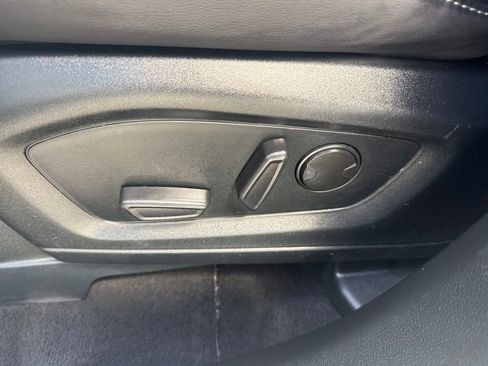 Used 2024 Ford Explorer XLT w/ Equipment Group 202A RWD image 10