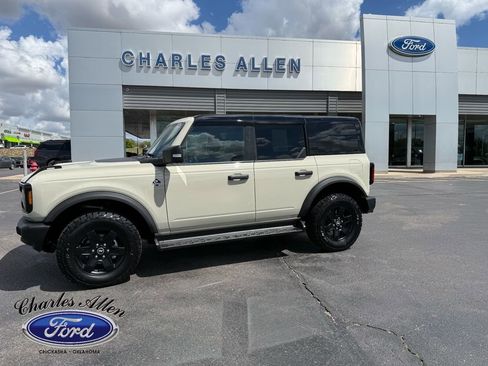 Used 2025 Ford Bronco Outer Banks AWD/4WD image 2