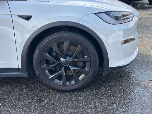 Used 2022 Tesla Model X Plaid image 10