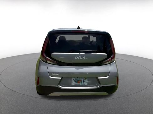 Used 2025 Kia Soul LX w/ LX Technology Package FWD image 12