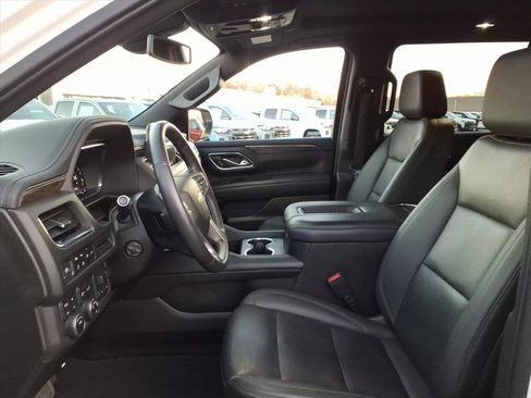 Used 2022 Chevrolet Suburban LT w/ LT Signature Package image 12