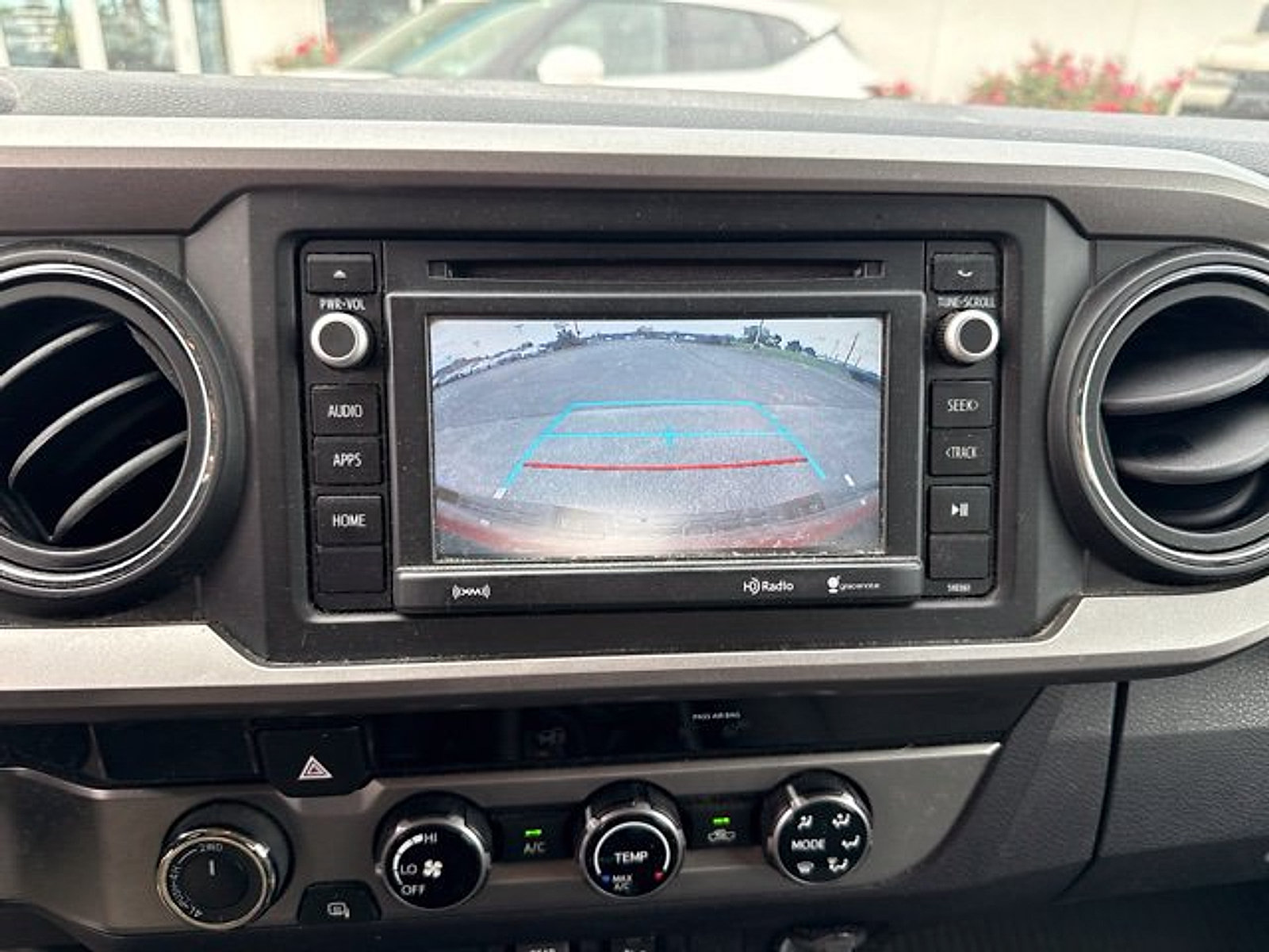 Used 2018 Toyota Tacoma SR5 AWD/4WD image 16