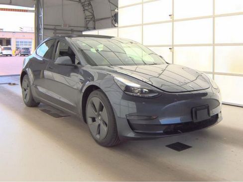 Used 2023 Tesla Model 3 Standard Range image 4