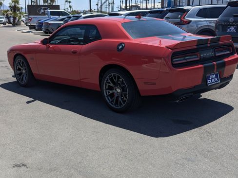 Used 2015 Dodge Challenger SRT w/ Technology Group RWD image 4