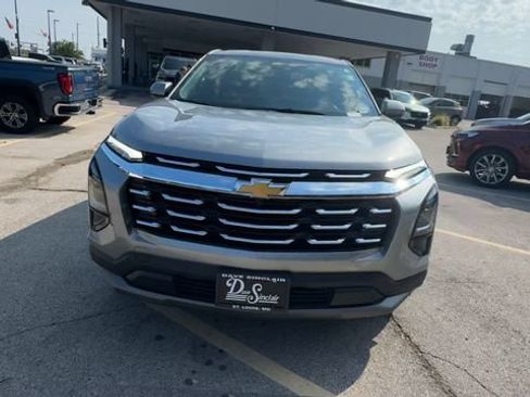 Used 2026 Chevrolet Equinox LT AWD/4WD image 3