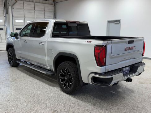 Used 2020 GMC Sierra 1500 SLT AWD/4WD image 2