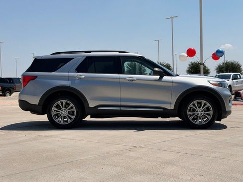 Used 2023 Ford Explorer XLT w/ Equipment Group 202A AWD/4WD image 10