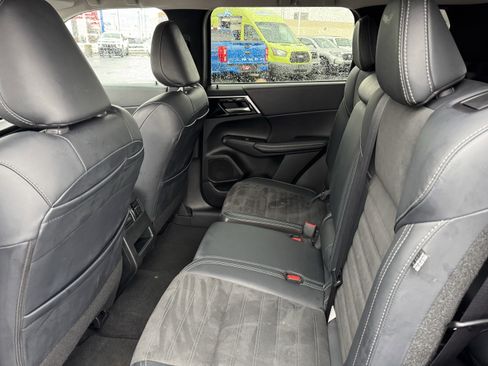 Used 2024 Mitsubishi Outlander SE image 35