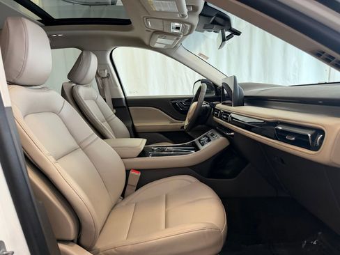 Used 2023 Lincoln Aviator AWD w/ Premium Package image 16