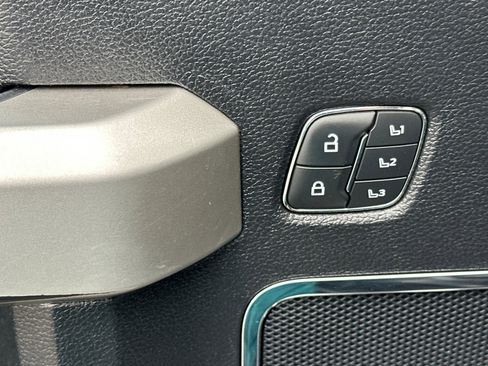 Used 2021 Ford F250 Lariat w/ Chrome Package image 11