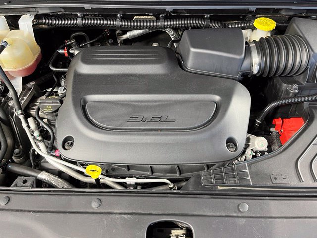 Used 2023 Chrysler Pacifica Limited AWD/4WD image 46