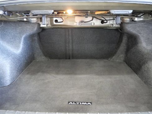 Used 2024 Nissan Altima 2.5 SR FWD image 24