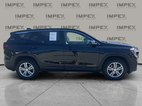 Used 2024 GMC Terrain SLE image 6