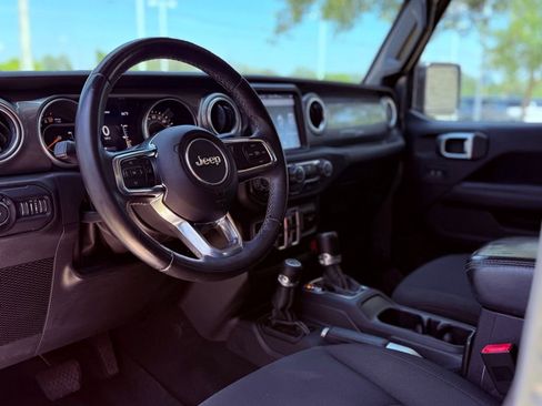 Used 2018 Jeep Wrangler Unlimited Sahara AWD/4WD image 24