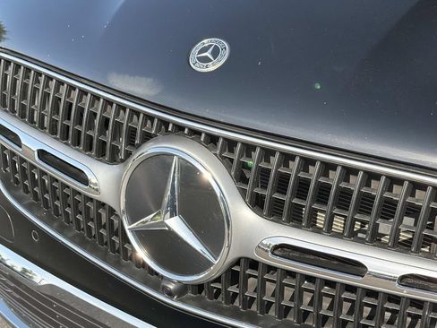 Used 2025 Mercedes-Benz GLC 350e 4MATIC image 5