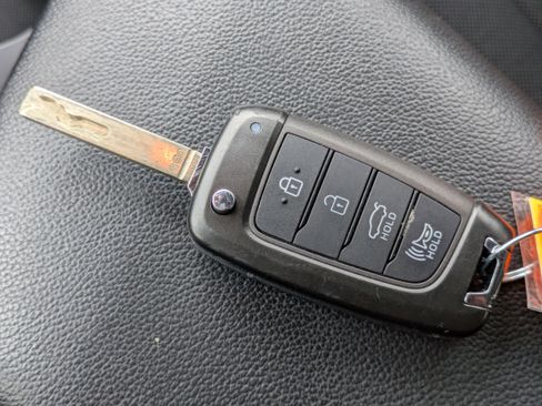Used 2023 Hyundai Elantra SE FWD image 21