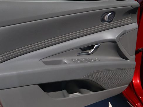 Used 2024 Hyundai Elantra SEL w/ Convenience Package image 15