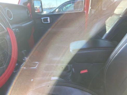 Used 2018 Jeep Wrangler Unlimited Sahara w/ Uconnect 4C Nav & Sound Group image 23