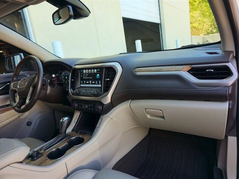 Used 2019 GMC Acadia Denali w/ Technology Package FWD image 29