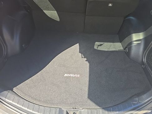 Used 2014 Toyota RAV4 LE AWD/4WD image 10