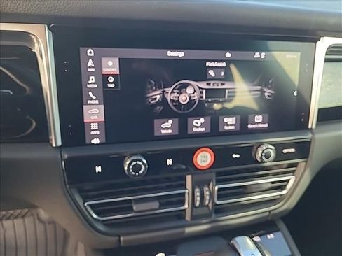 Used 2022 Porsche Macan image 11