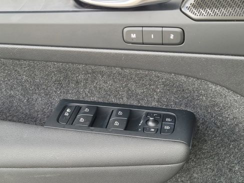 Certified 2023 Volvo XC40 Recharge Ultimate image 16