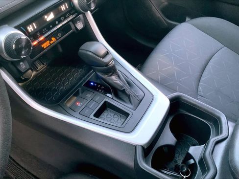 Used 2020 Toyota RAV4 XLE image 16