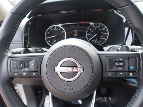 Used 2025 Nissan Pathfinder SV FWD image 24