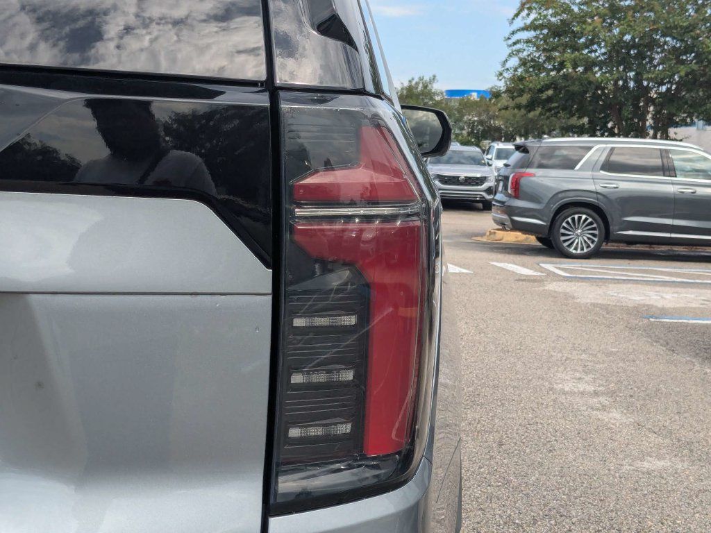 Used 2025 Chevrolet Tahoe LT AWD/4WD image 14